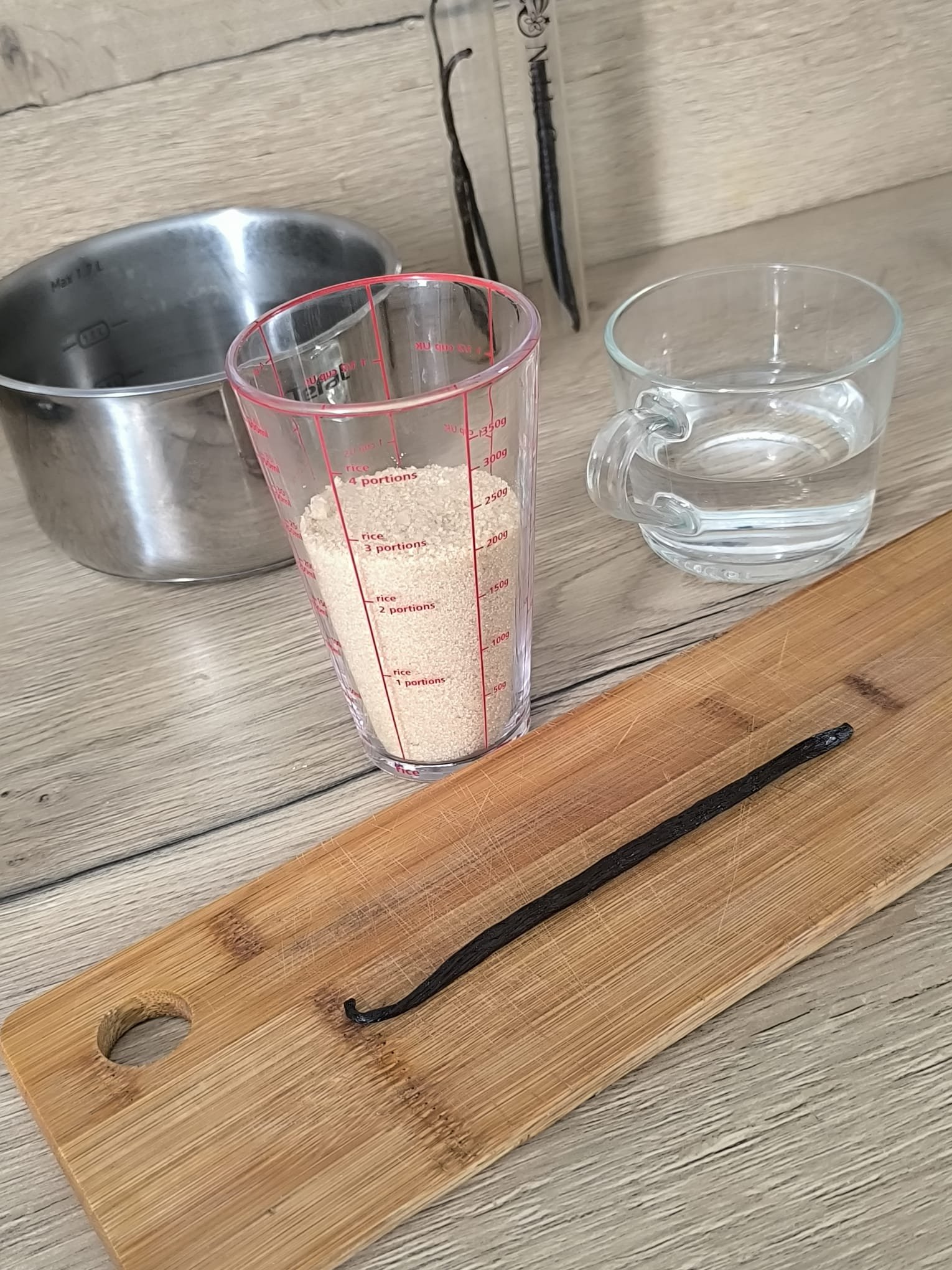 Ingrédients pour le sirop de vanille maison